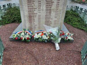 10-monument